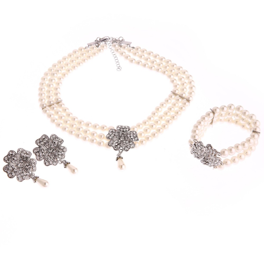 Audrey Hepburn Breakfast at Ti - Women'S Accessories In The 1950S review and price